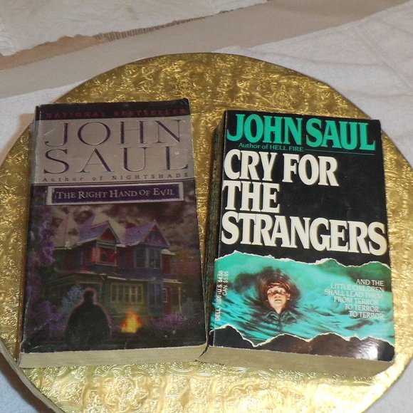 Books - (set/2) - "The Right Hand of Evil" & "Cry For The Strangers" - Picture 1 of 1